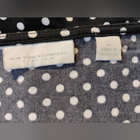 New York & Co. Black & White Polka Dot Ruched Tank Top |‎ Size M - Picture 3 of 5
